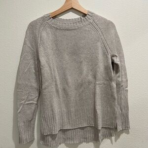 Old Navy Light Gray Women's Crew Neck Sweater
